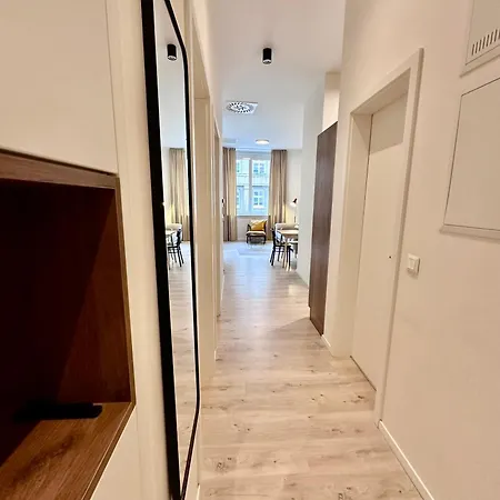 Apartmán Bezrucova - 2 Bedrooms, Terrace And Free Garage Parking *