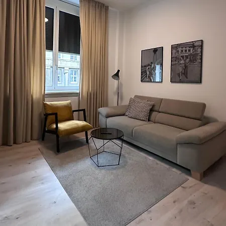 Bezrucova - 2 Bedrooms, Terrace And Free Garage Parking 公寓 *