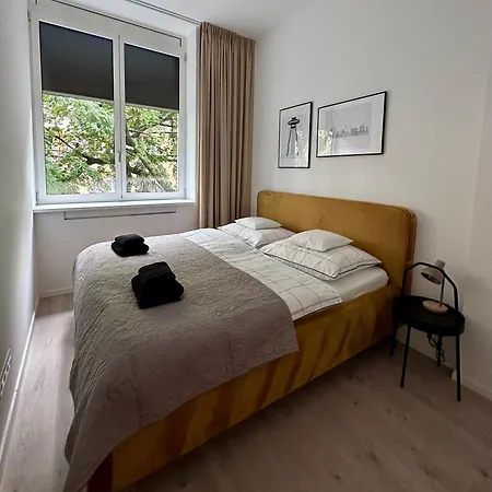 Bezrucova - 2 Bedrooms, Terrace And Free Garage Parking 公寓