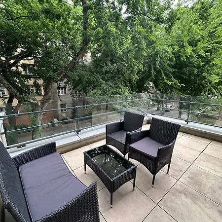 Bezrucova - 2 Bedrooms, Terrace And Free Garage Parking