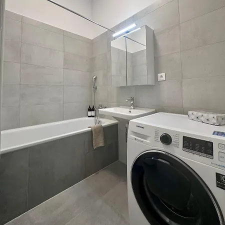 Bezrucova - 2 Bedrooms, Terrace And Free Garage Parking Apartman